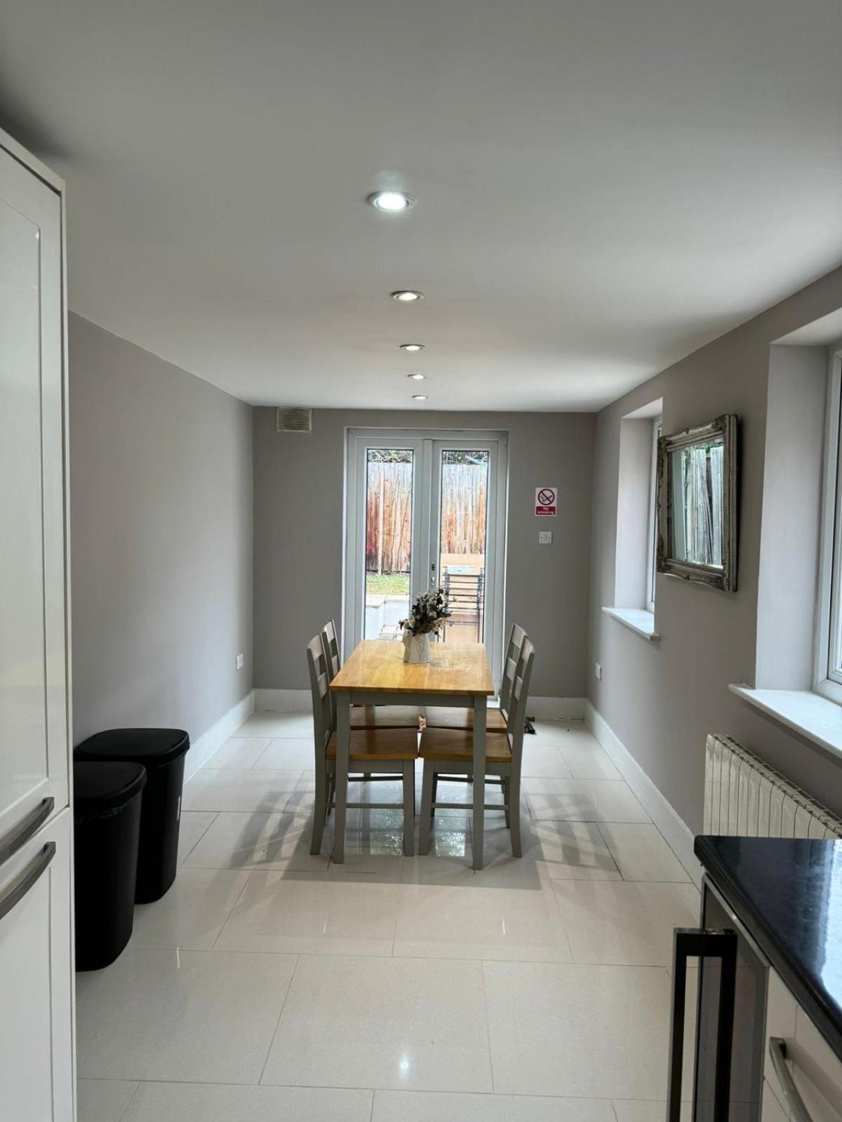 Brentford Guest Rooms Exterior foto