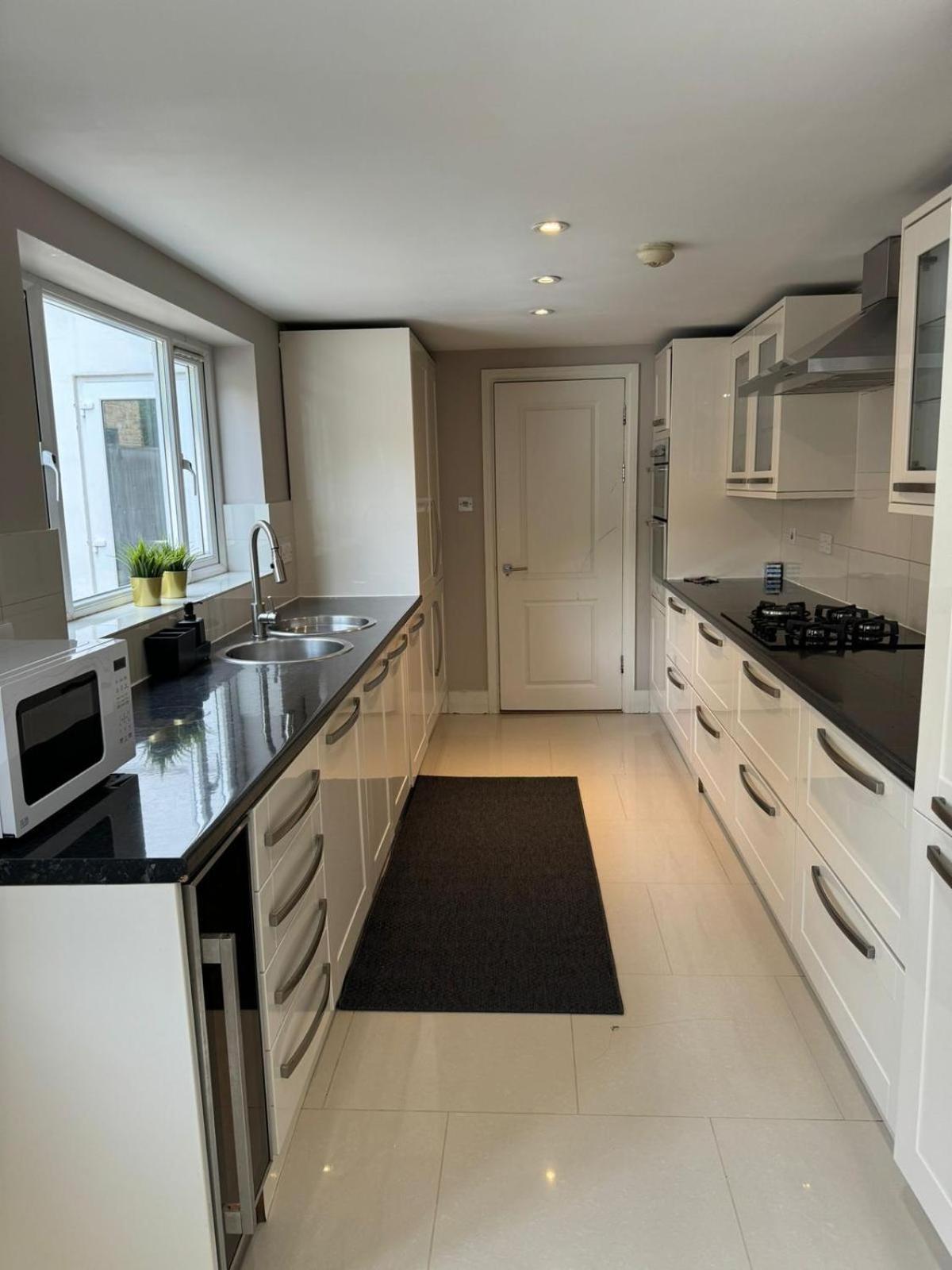 Brentford Guest Rooms Exterior foto